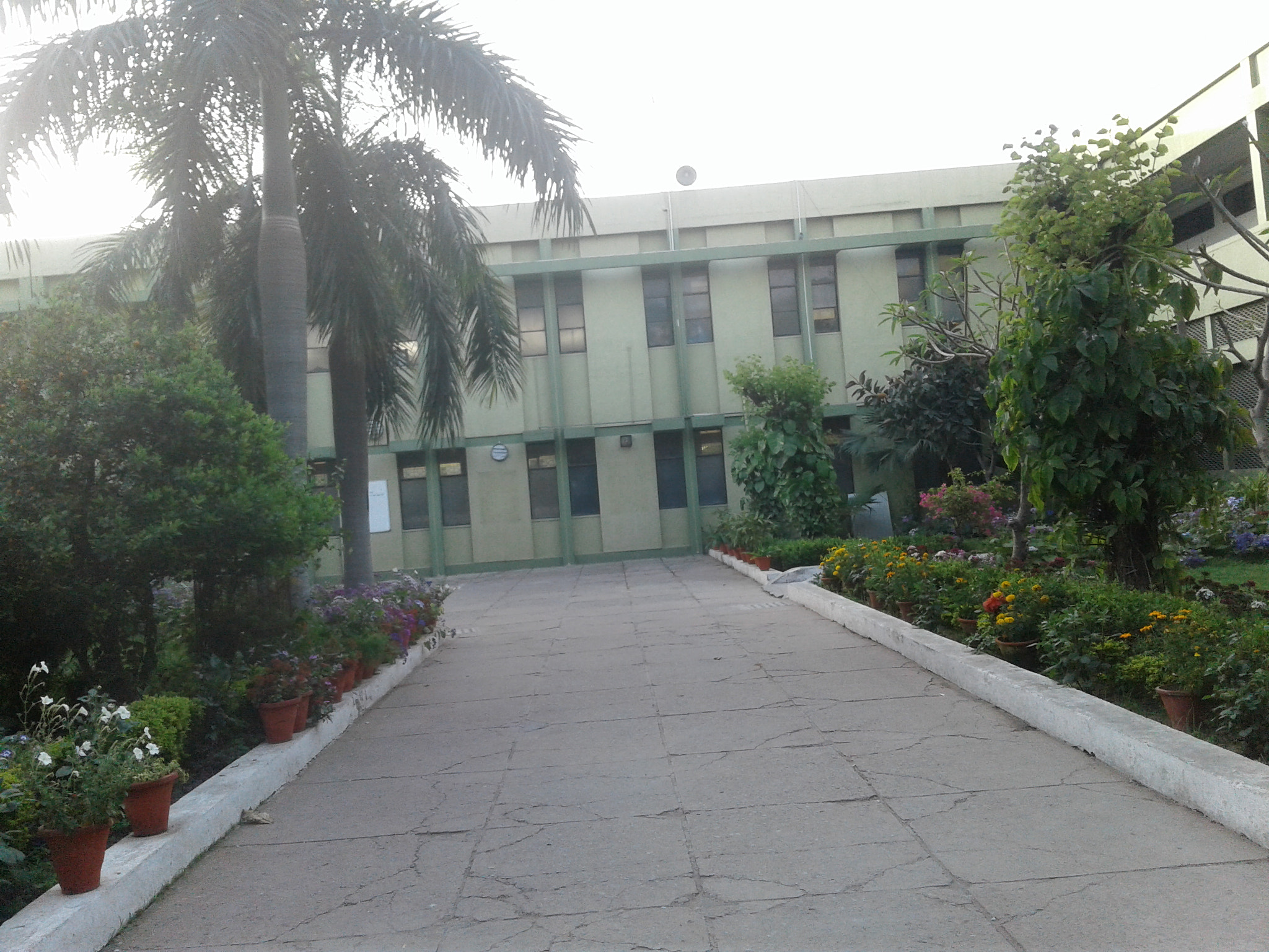 Samsung Galaxy J2 sample photo. School building photography