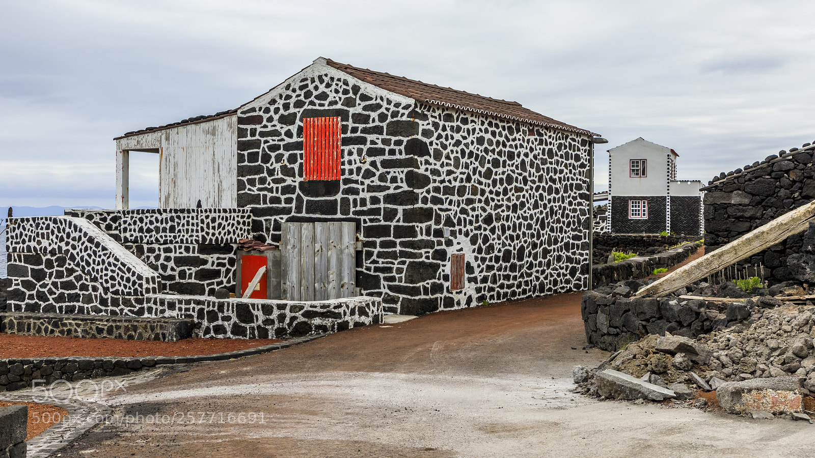 Canon EOS 5D Mark IV sample photo. Açores-pico-lajido-lava stone house photography