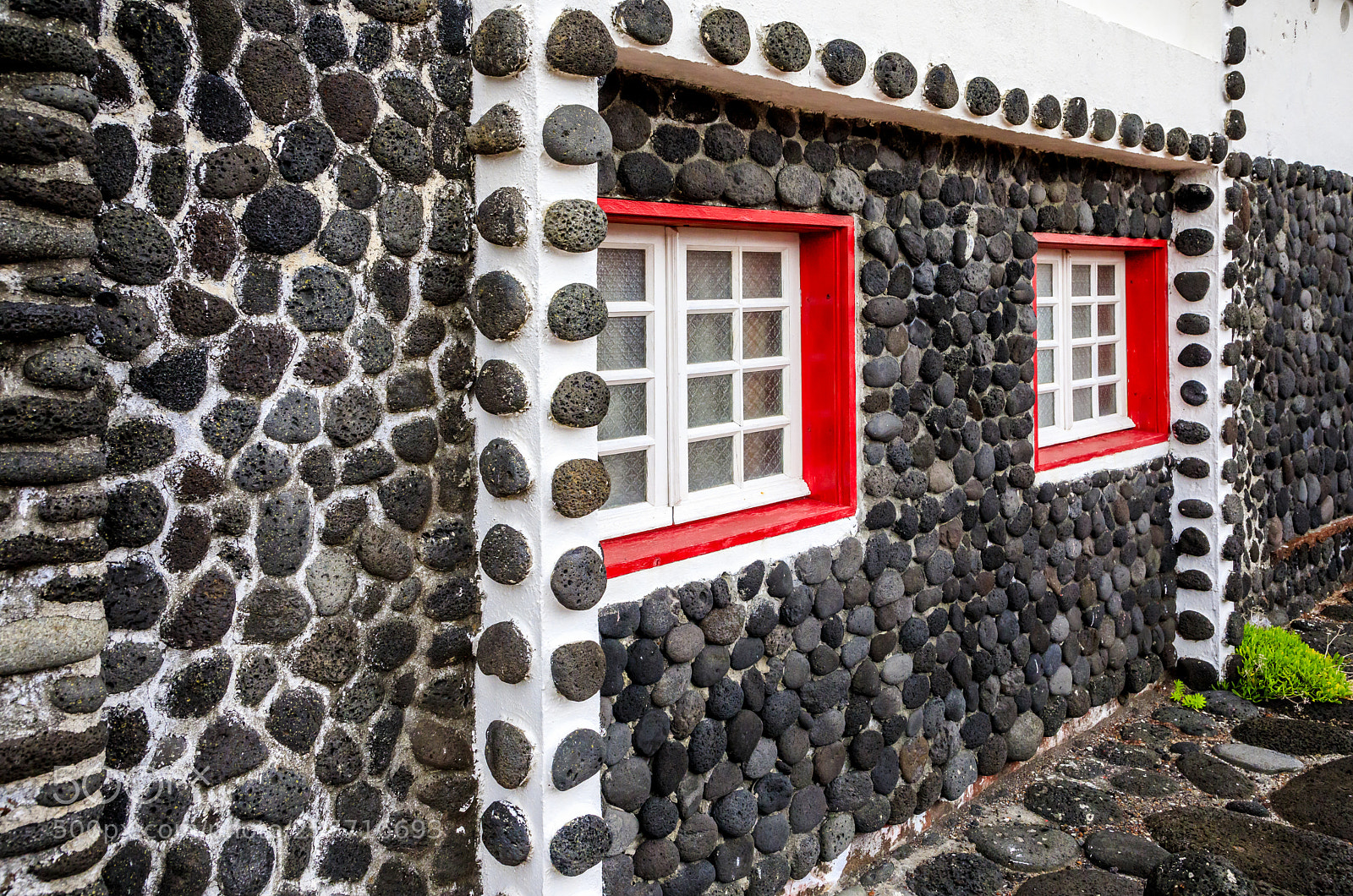 Canon EOS 5D Mark IV sample photo. Açores-pico-lajido-lava stone house photography