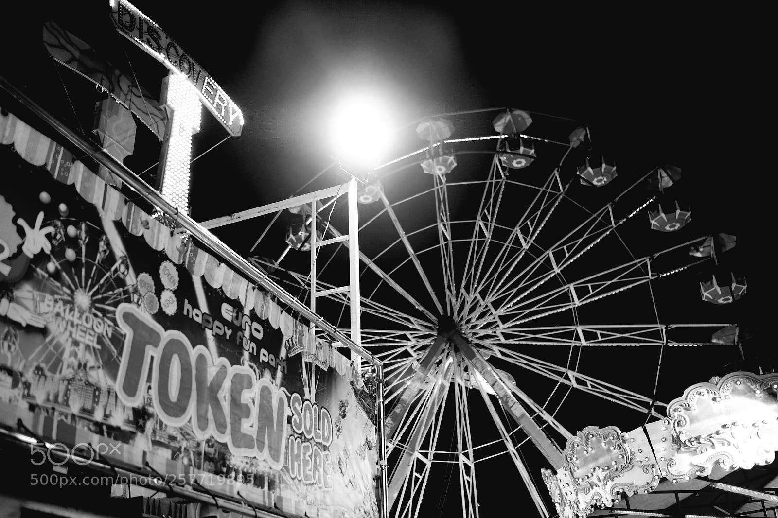 Fujifilm X-T2 sample photo. B&w night wheel. photography