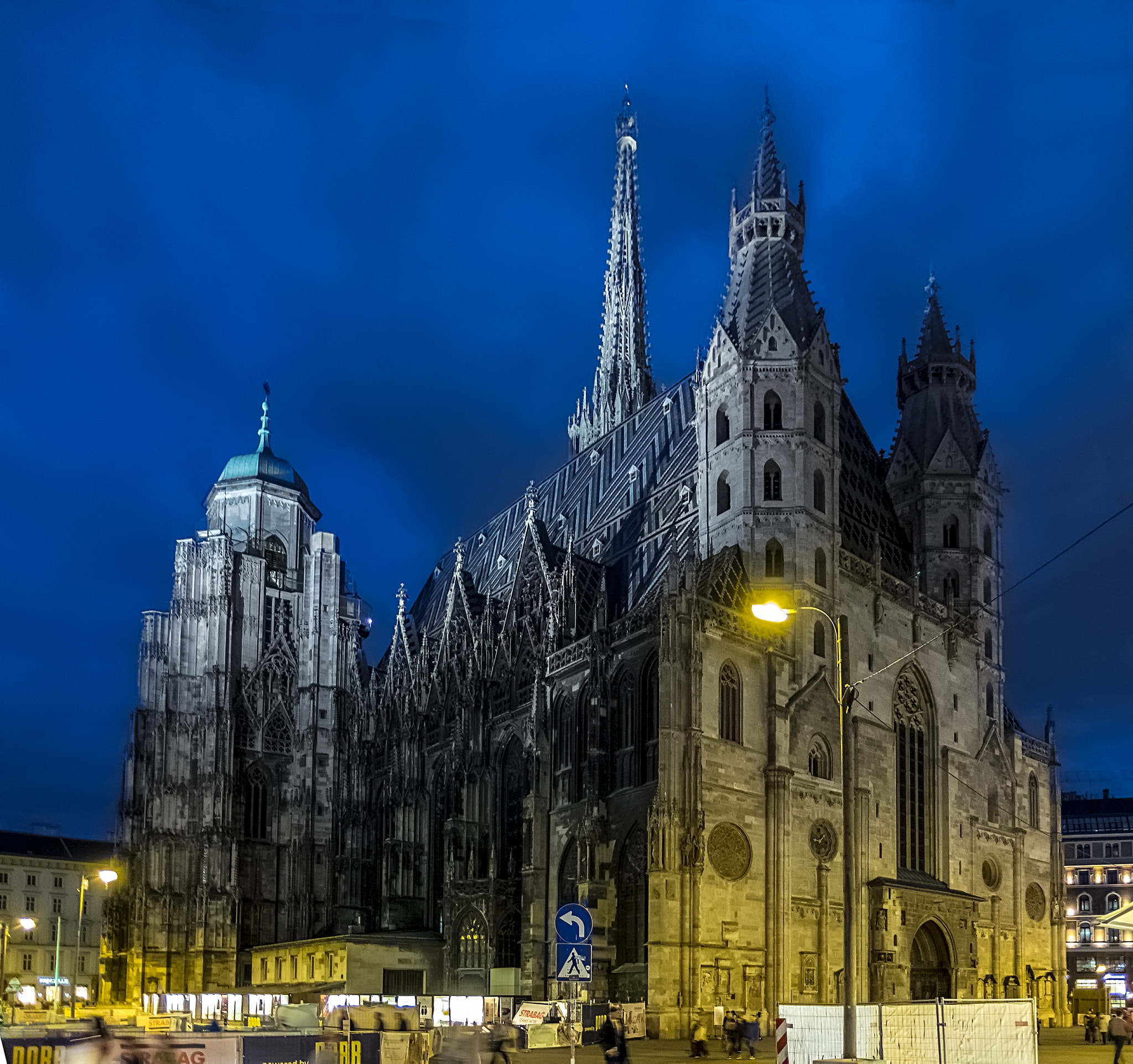 Fujifilm XQ1 sample photo. Saint stephen's cathedral. vienna. austria. photography