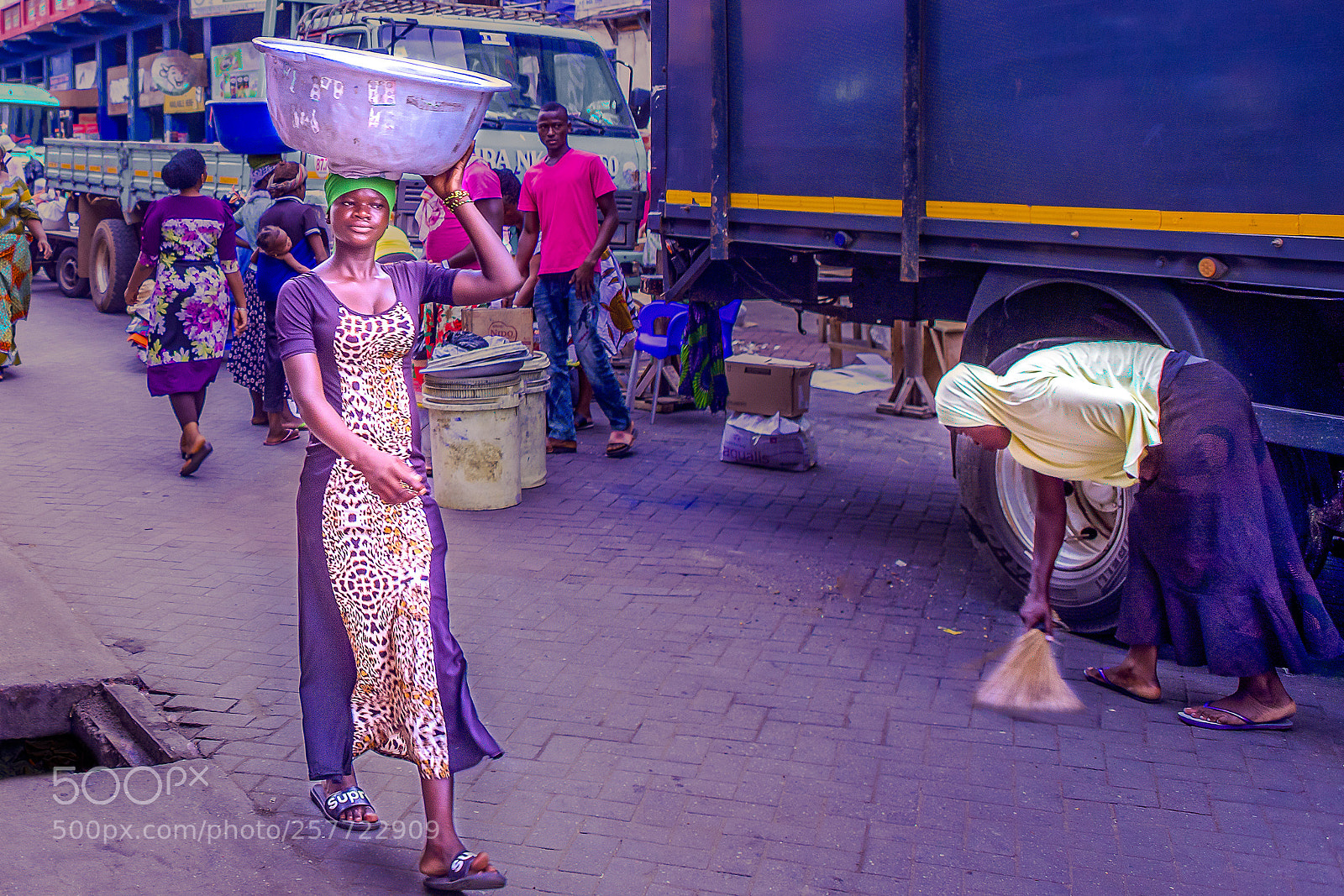 Canon EOS 5D Mark IV sample photo. Work day photography