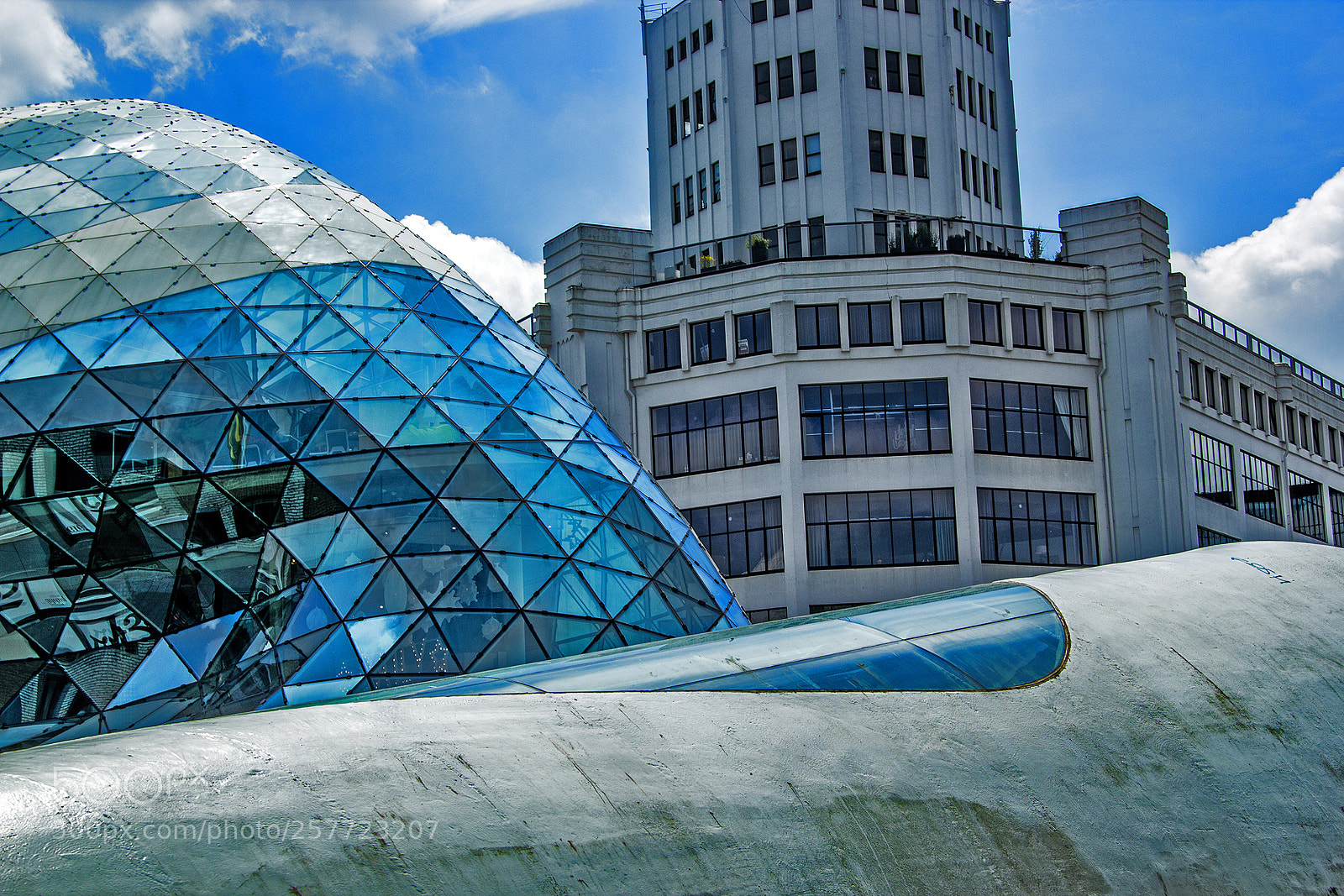 Canon EOS 550D (EOS Rebel T2i / EOS Kiss X4) sample photo. Blue in eindhoven photography