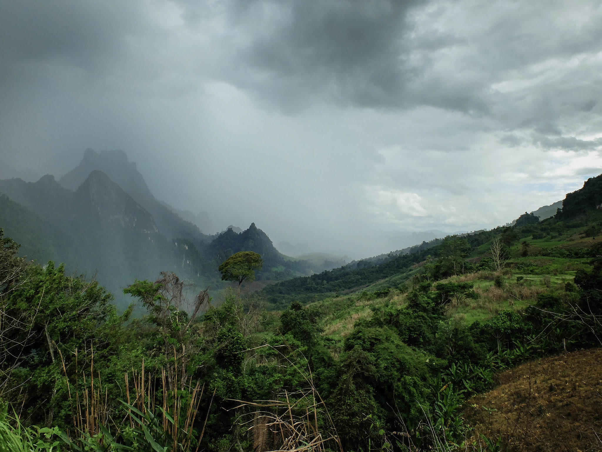Fujifilm X20 sample photo. Road to kasi - laos photography