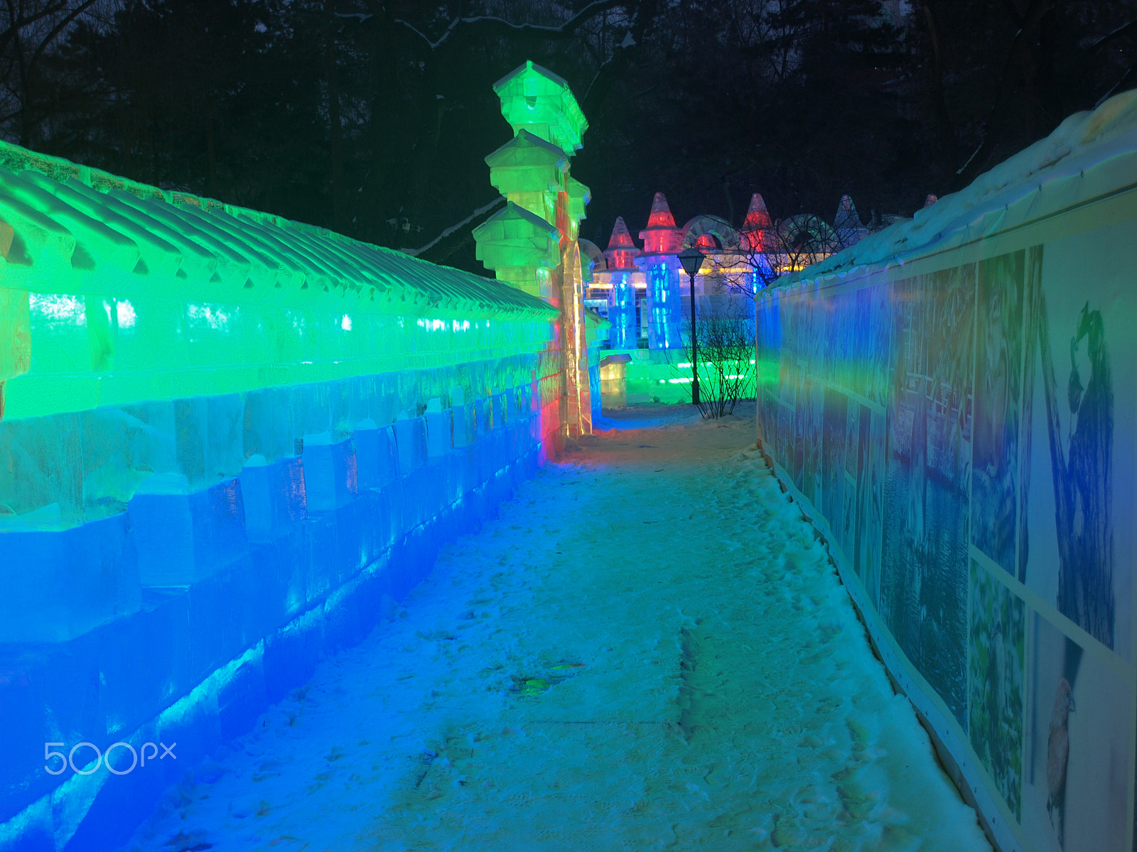 Olympus E-410 (EVOLT E-410) sample photo. Harbin by night - ice exhibition photography