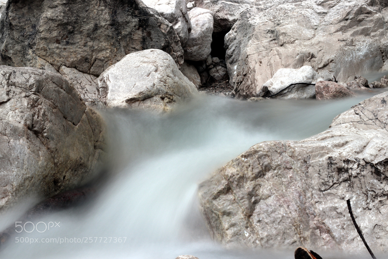 Canon EOS 80D + Canon EF 50mm F1.8 STM sample photo. Wasser im lauf der photography