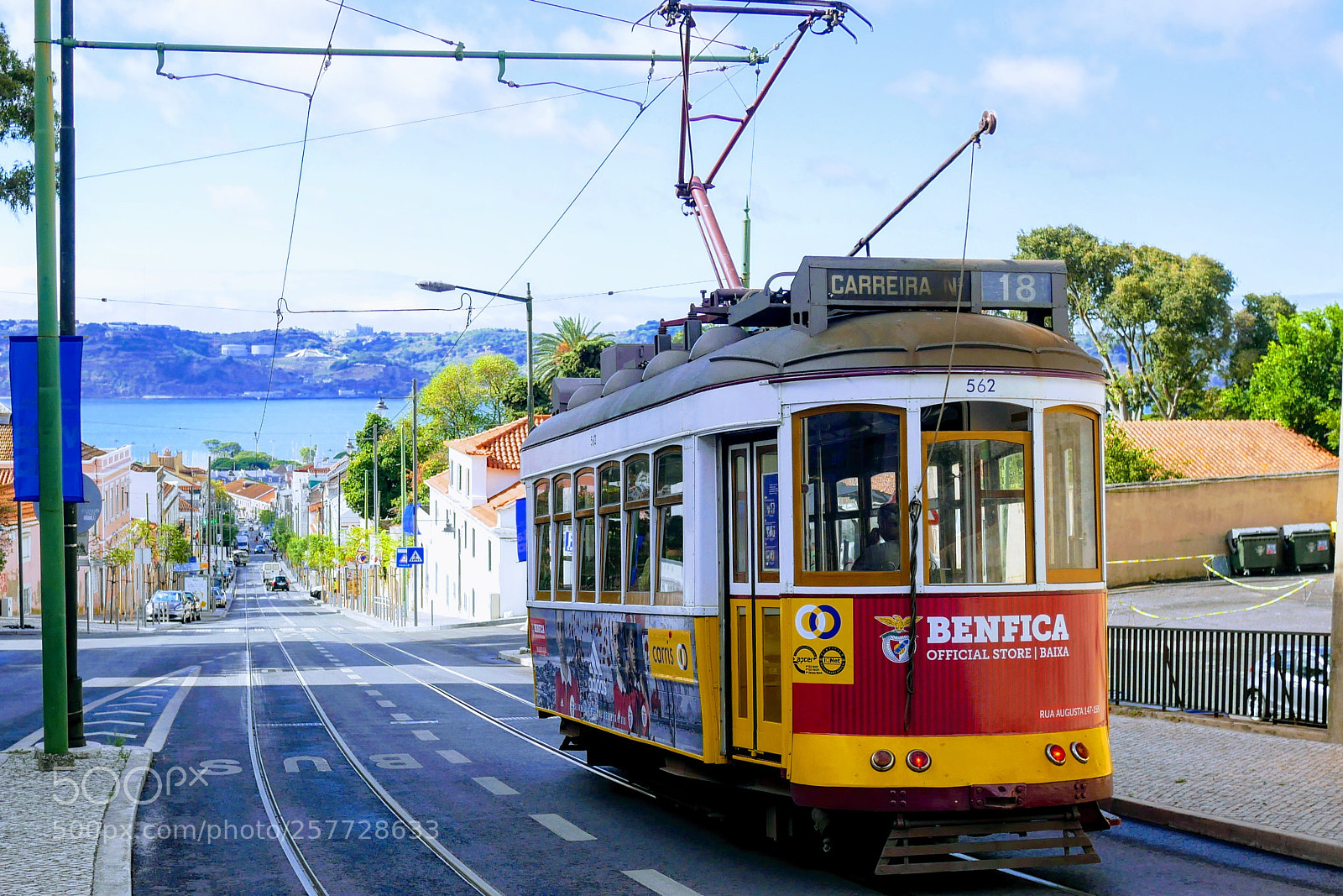 Panasonic Lumix DMC-GX85 (Lumix DMC-GX80 / Lumix DMC-GX7 Mark II) sample photo. Lisboa tram photography
