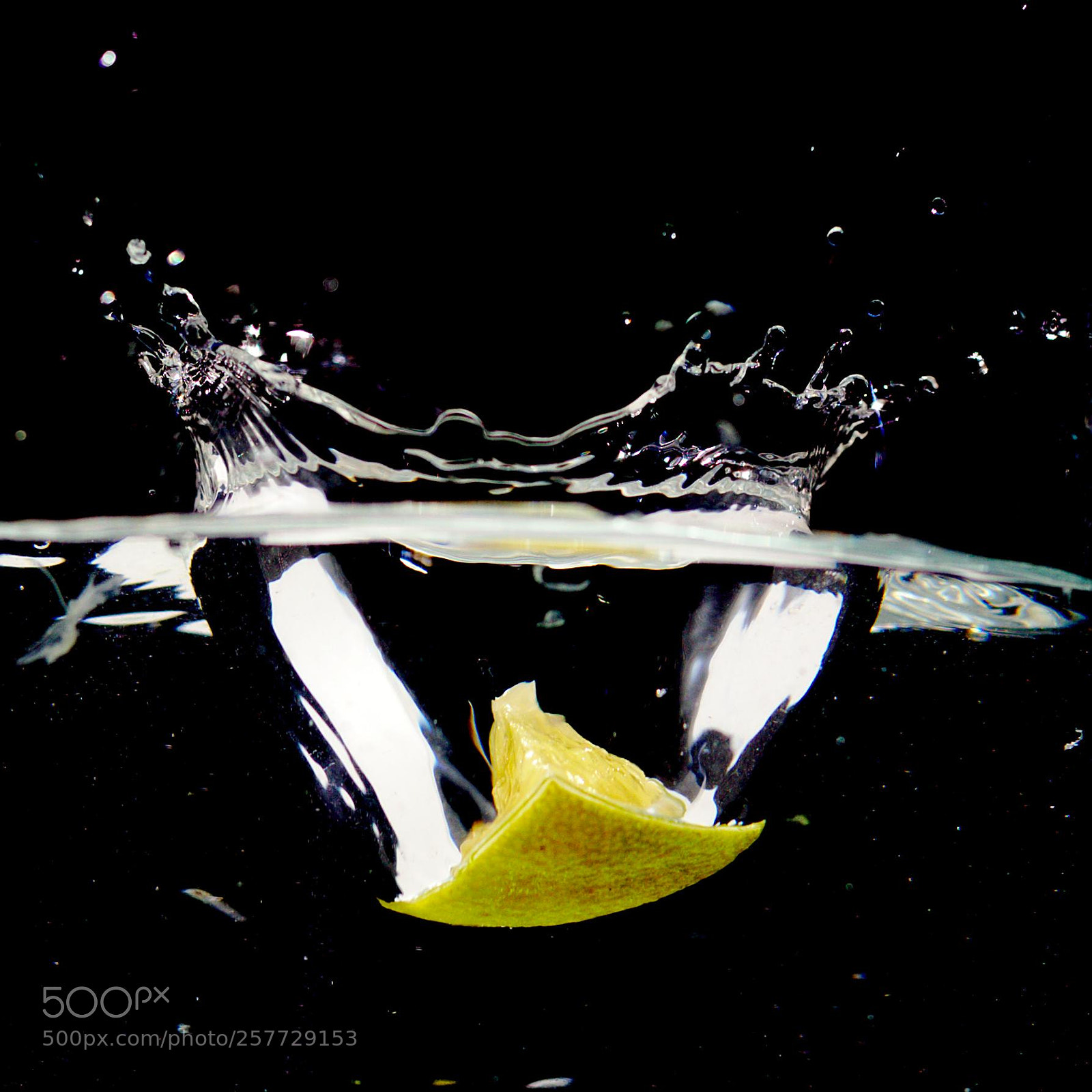Canon EOS 6D + Canon EF 50mm F1.8 STM sample photo. Fruit in water (lime) photography
