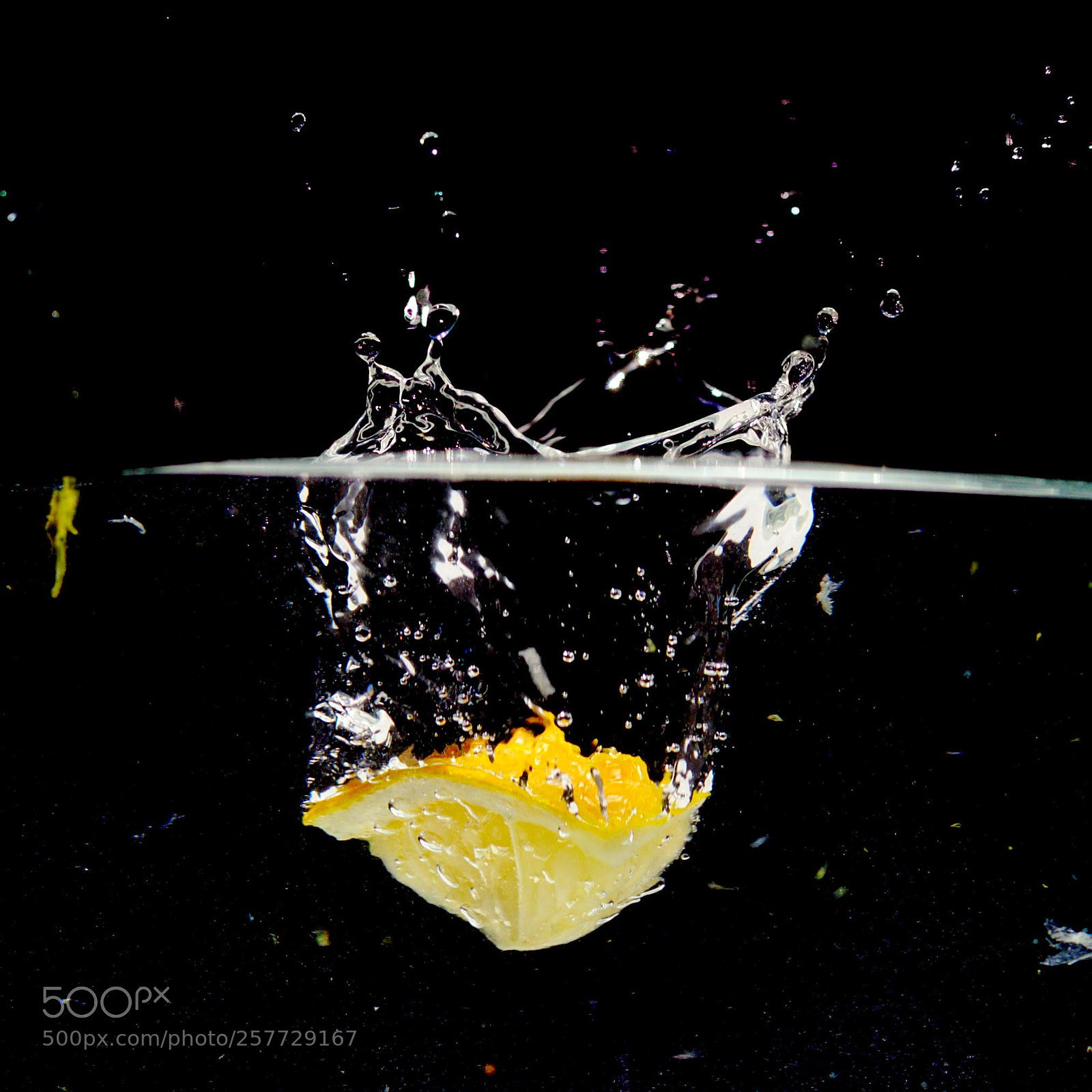 Canon EOS 6D + Canon EF 50mm F1.8 STM sample photo. Fruit in water (lemon) photography