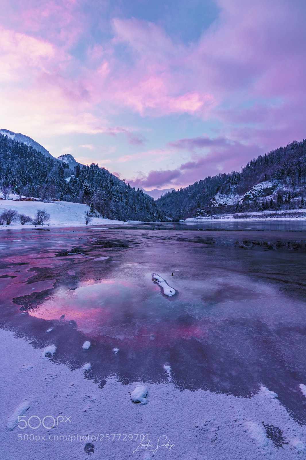 Canon EOS 750D (EOS Rebel T6i / EOS Kiss X8i) sample photo. Sunset over frozen lake photography