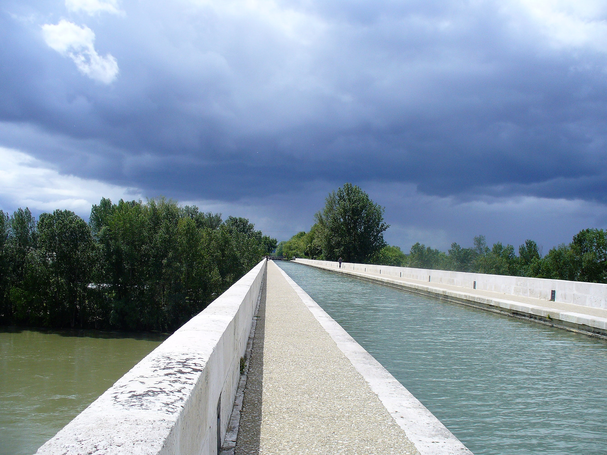 Panasonic DMC-LZ5 sample photo. Perspective (pont canal sur la garonne - agen - france) photography