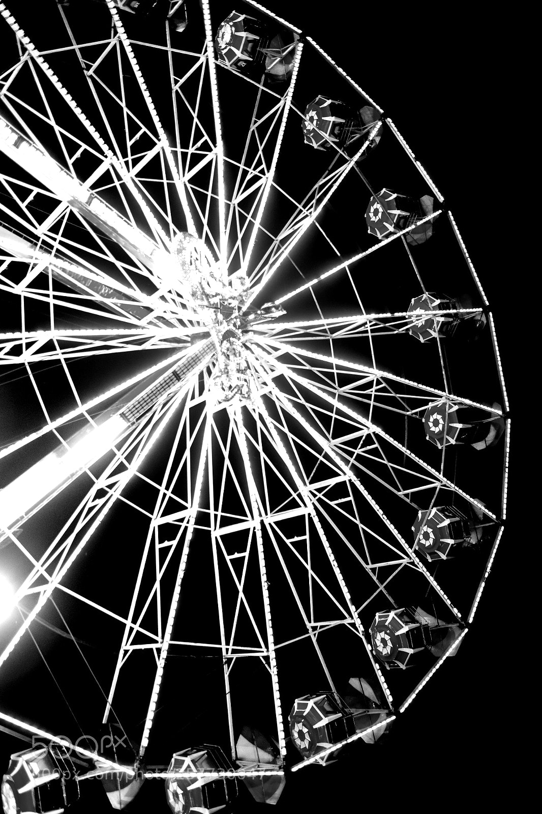 Fujifilm X-T2 sample photo. B w night wheel photography