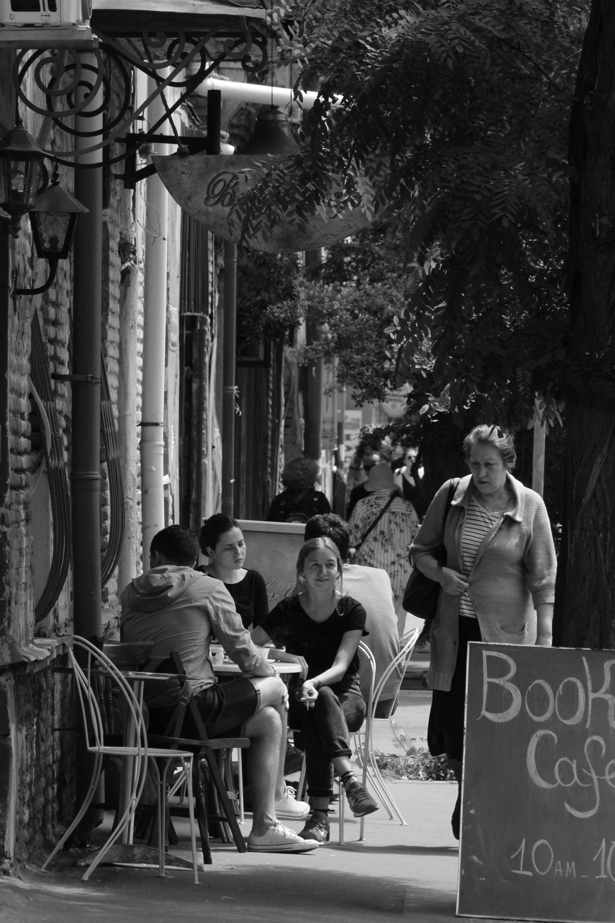 Canon EF 75-300mm f/4-5.6 USM sample photo. Book cafe photography