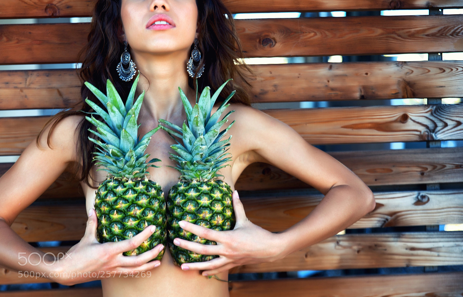 Nikon D610 sample photo. Woman with pineapple photography