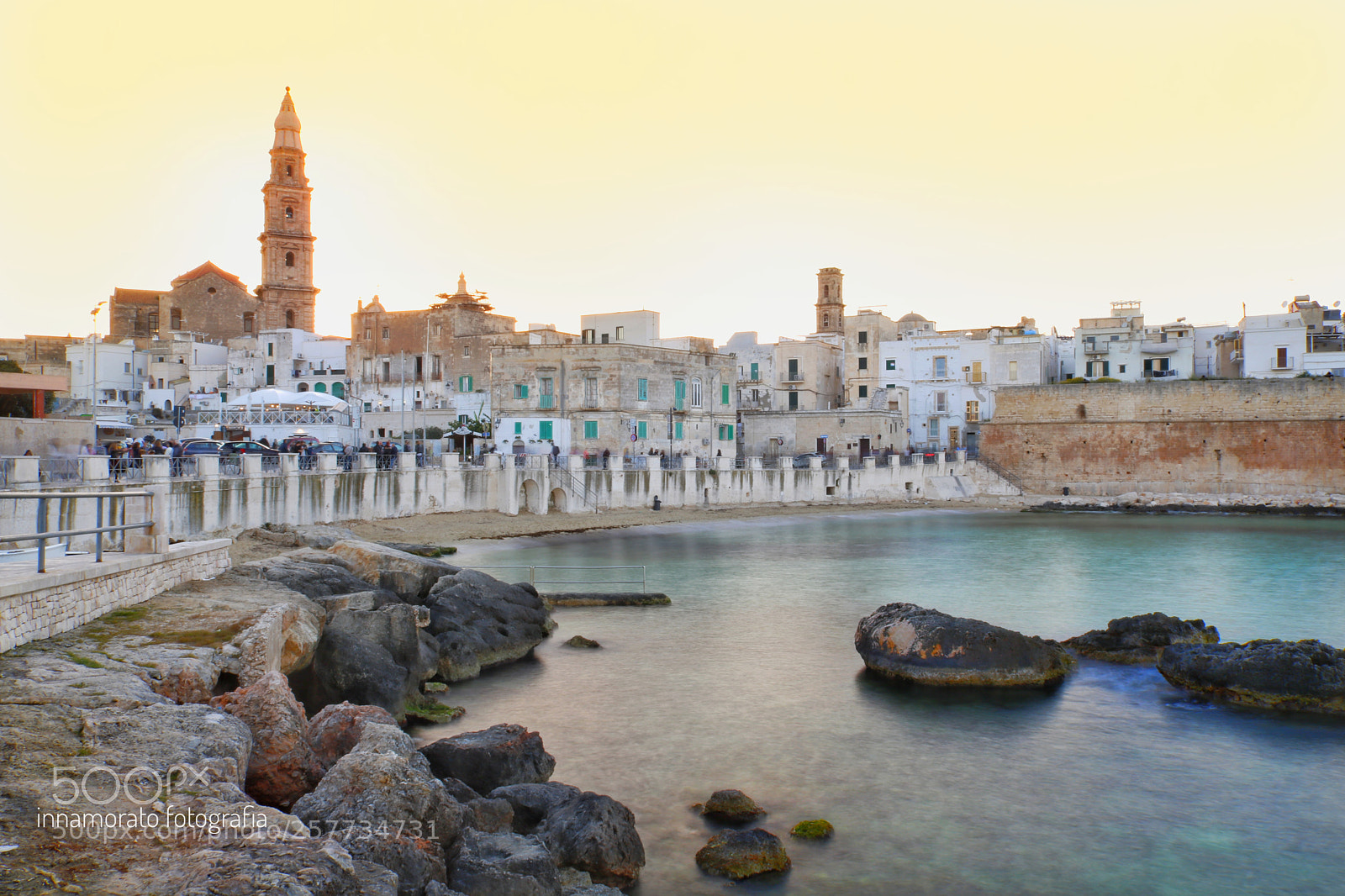 Canon EOS 750D (EOS Rebel T6i / EOS Kiss X8i) sample photo. Skyline with monopoli photography