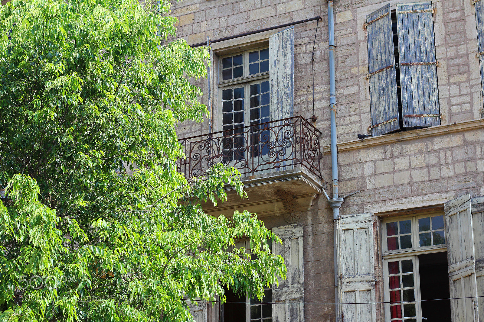 Canon EOS 600D (Rebel EOS T3i / EOS Kiss X5) sample photo. Old building in pezenas photography