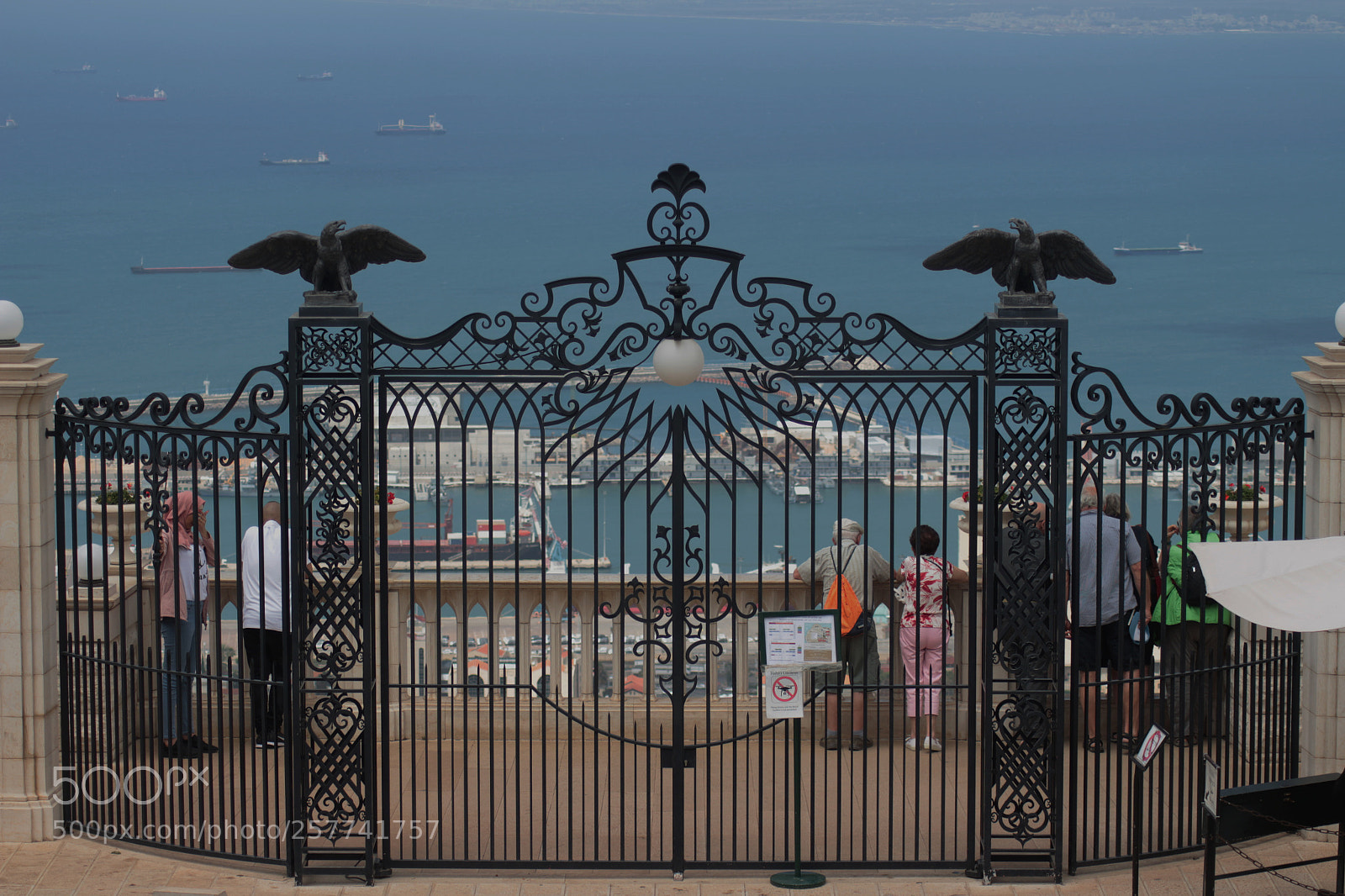 Canon EOS 700D (EOS Rebel T5i / EOS Kiss X7i) sample photo. The gate photography