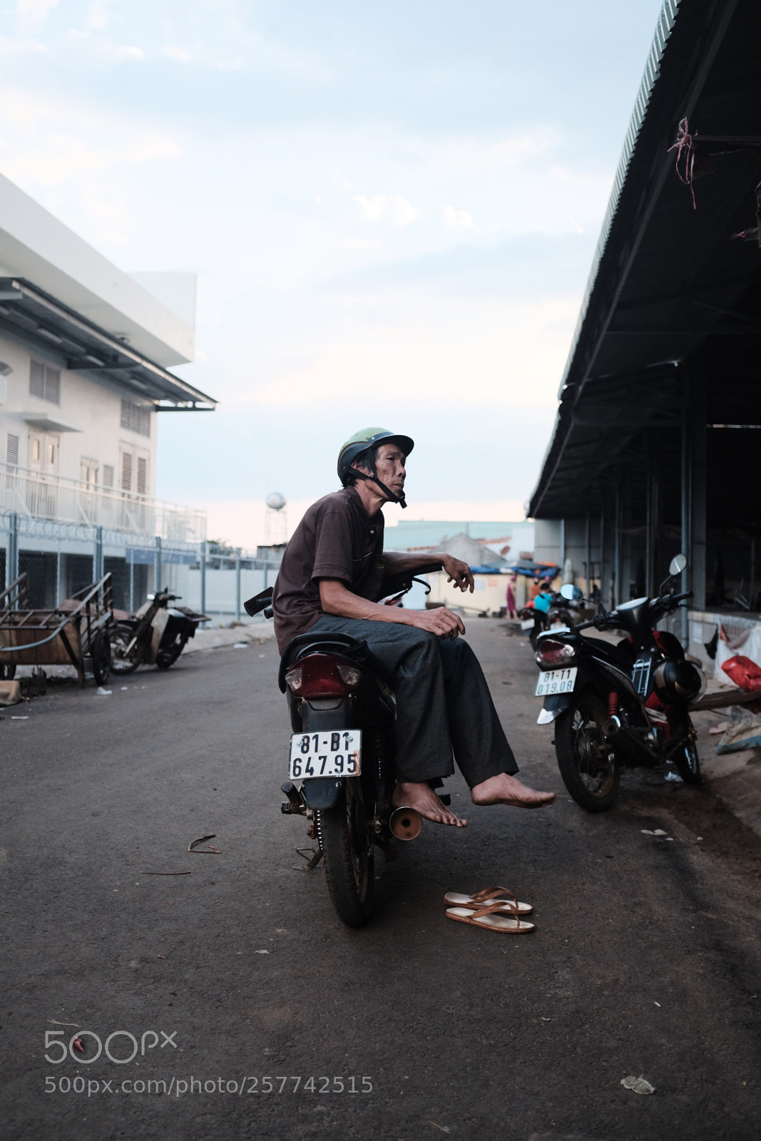 Fujifilm X100F sample photo. Waiting photography