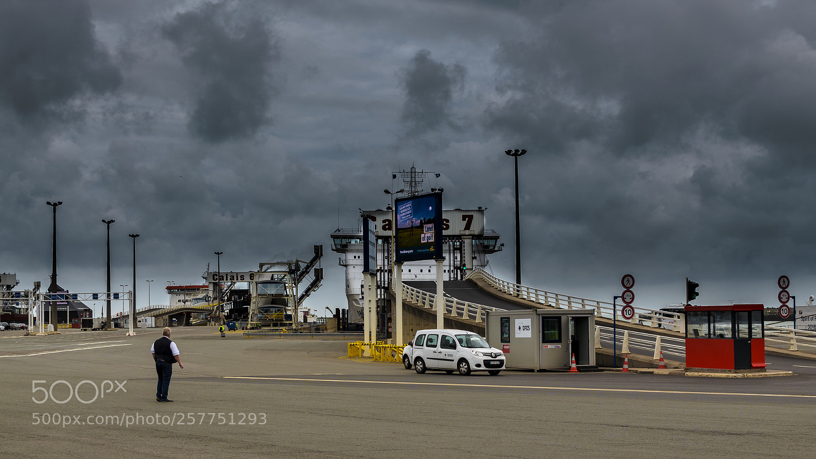 Nikon D5100 sample photo. Ferry to brexitannia photography