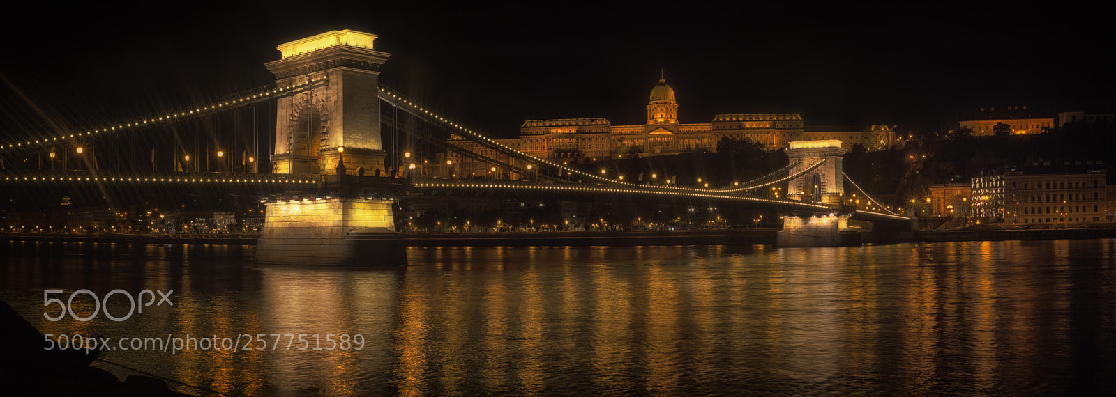 Canon EOS 550D (EOS Rebel T2i / EOS Kiss X4) sample photo. Chain bridge night mood photography