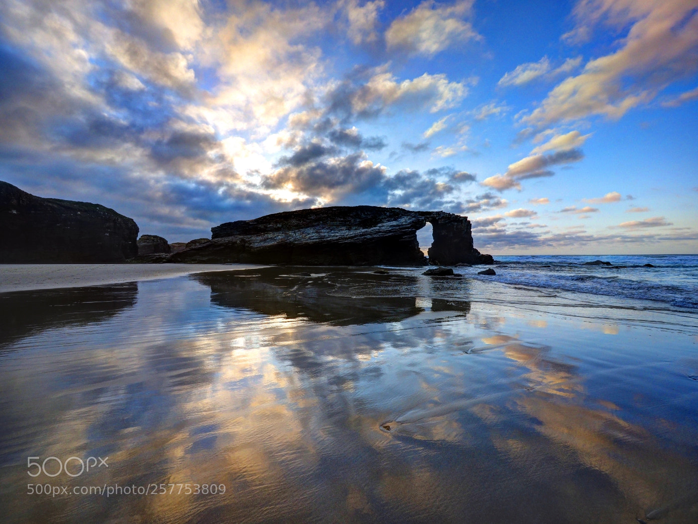 Olympus OM-D E-M5 II sample photo. Playa de las catedrales photography