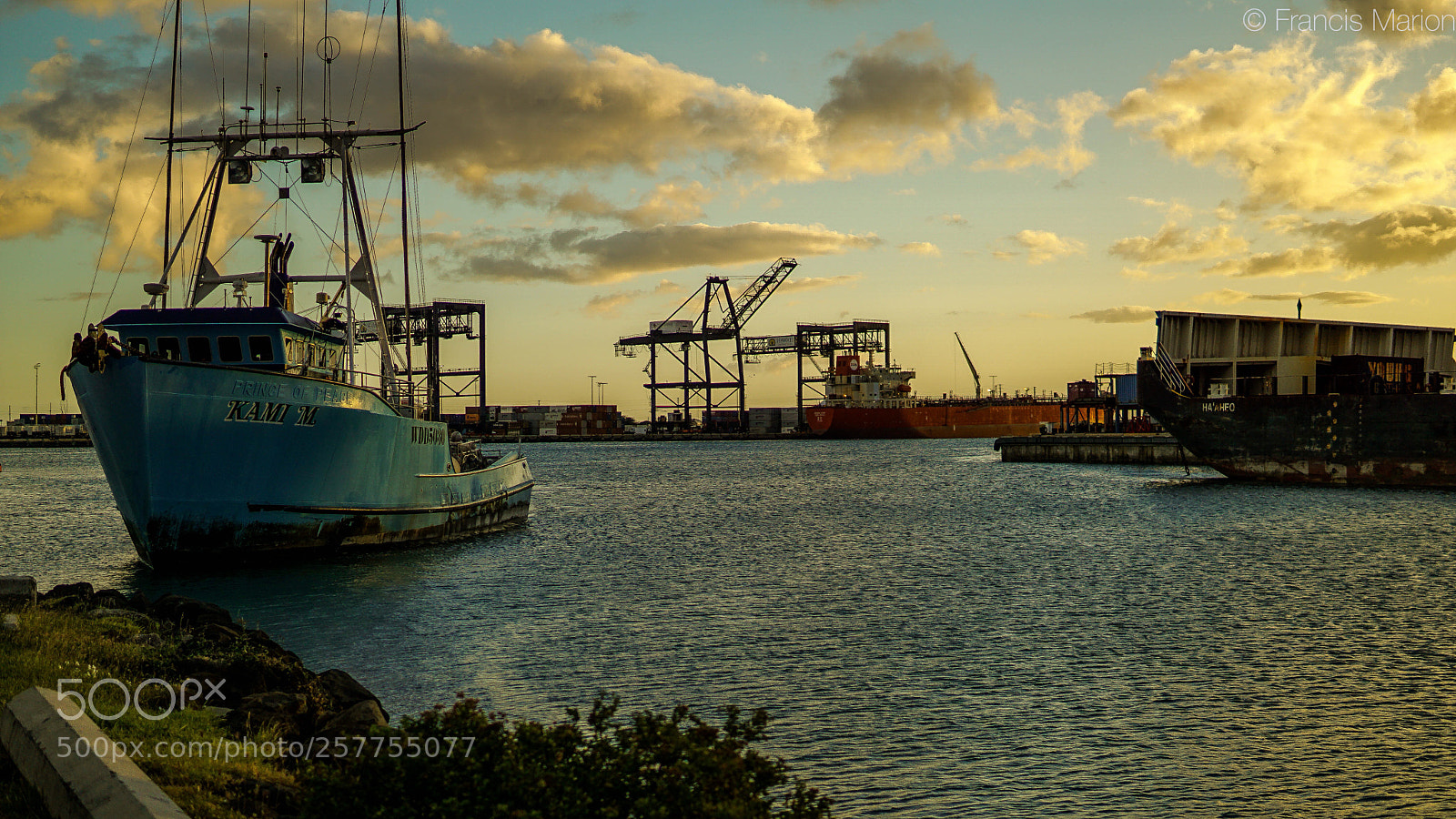 Sony a5100 sample photo. Docked photography