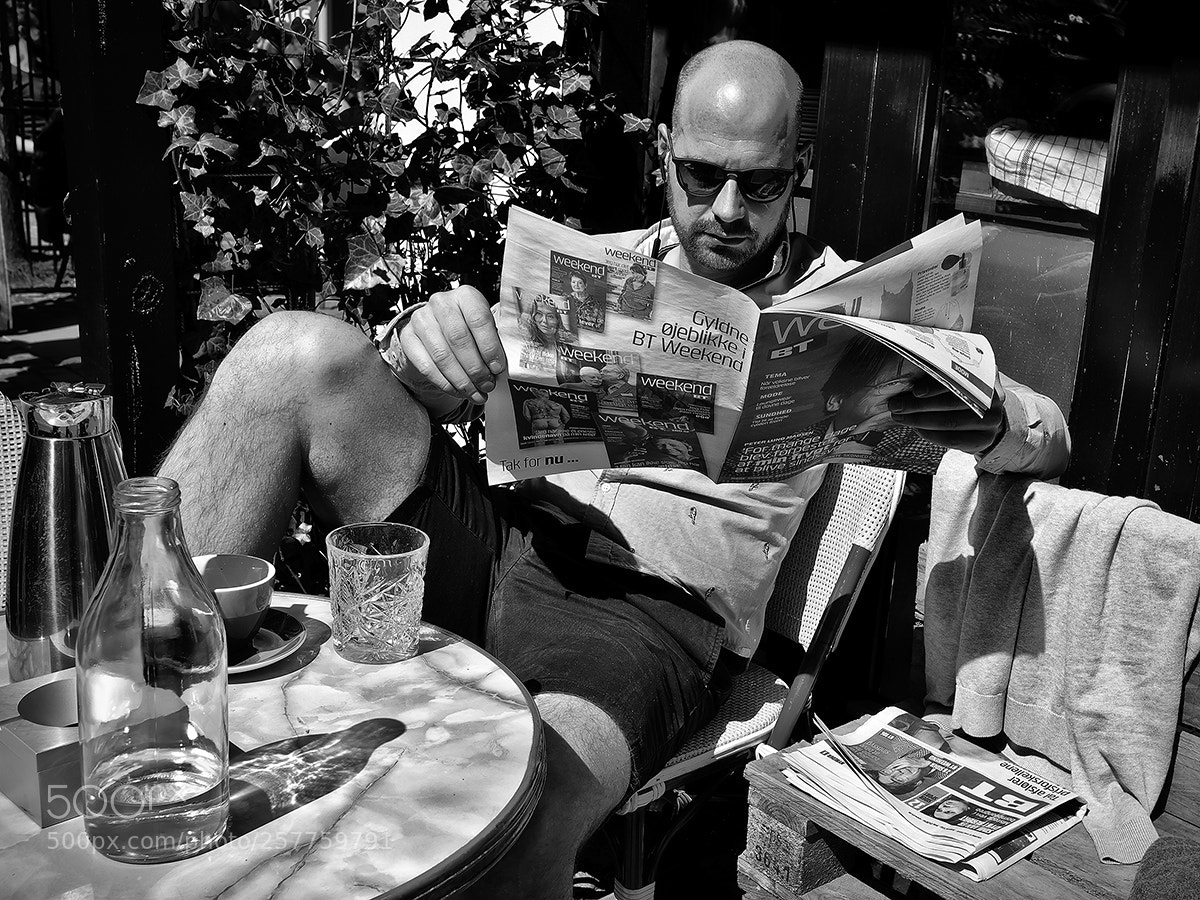 Fujifilm X-Pro2 sample photo. News in the sun photography