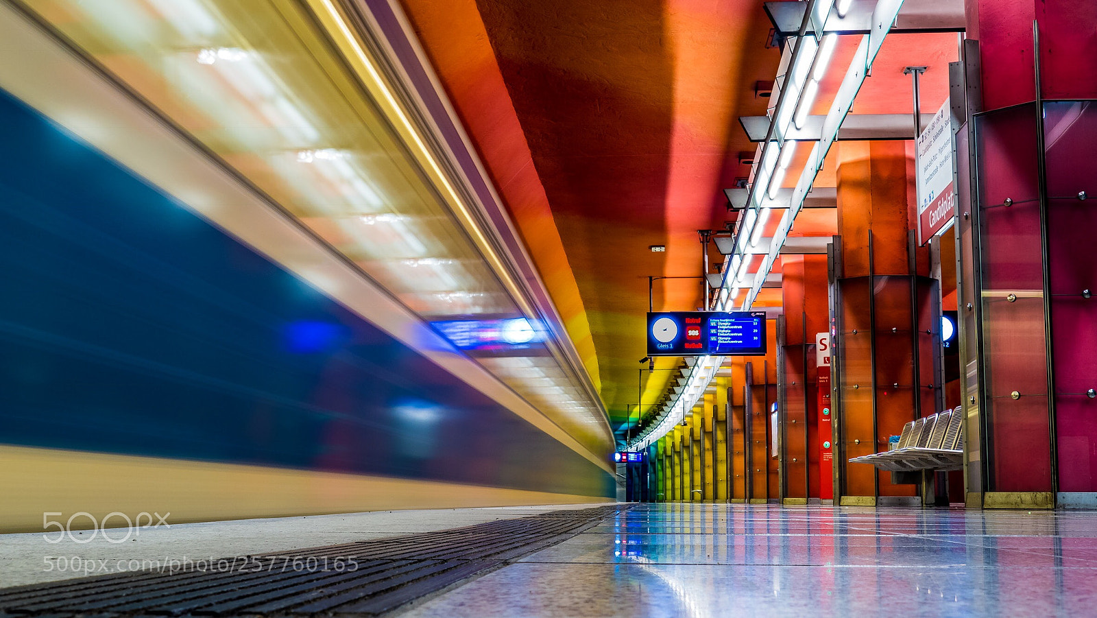 Panasonic Lumix DMC-FZ1000 sample photo. Subway station candidplatz munich photography
