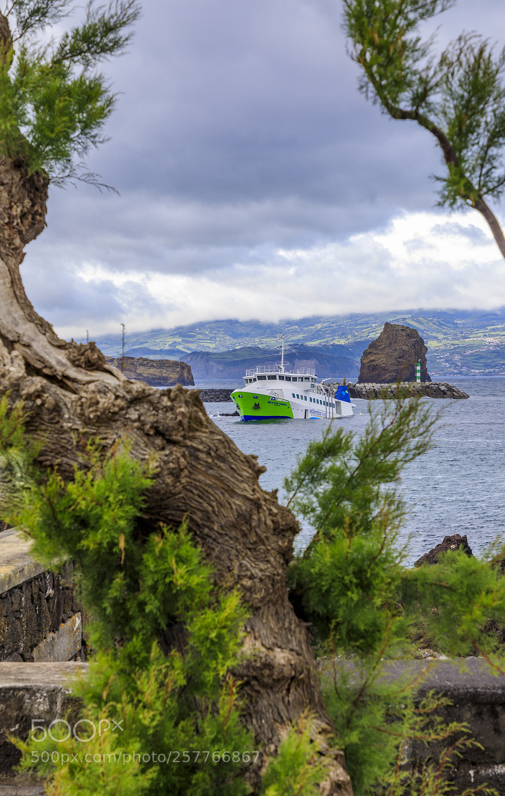 Canon EOS 5D Mark IV sample photo. Açores-pico-madalena-atlantico ferry sunk photography