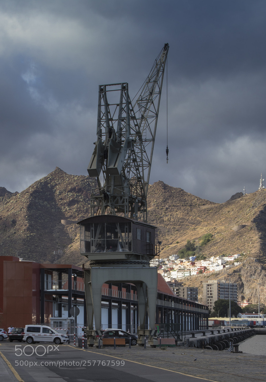 Canon EOS 80D sample photo. Harbor crane photography