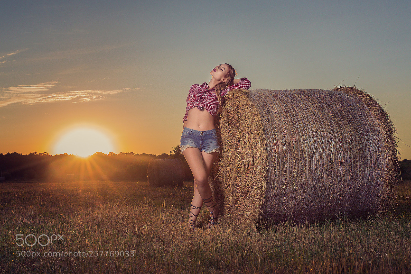 Canon EOS 6D sample photo. Sunset hay bale photography