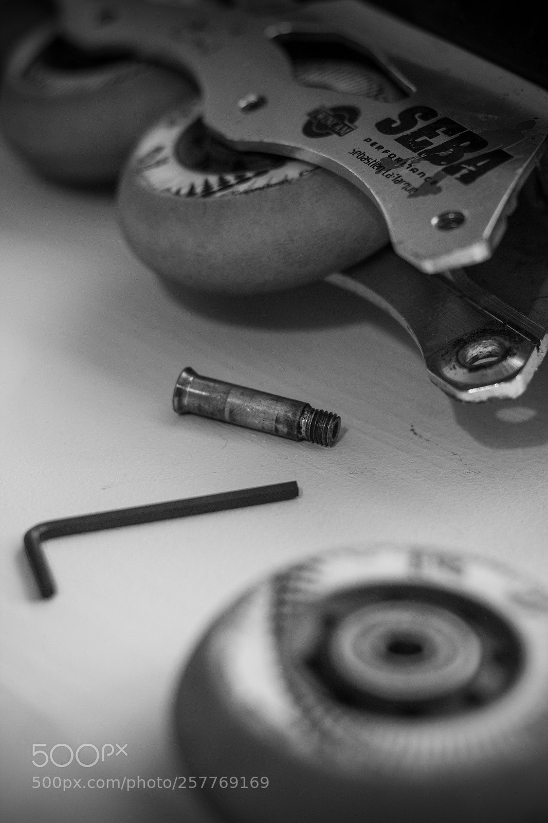 Canon EOS 600D (Rebel EOS T3i / EOS Kiss X5) sample photo. Rollerblade maintenance photography