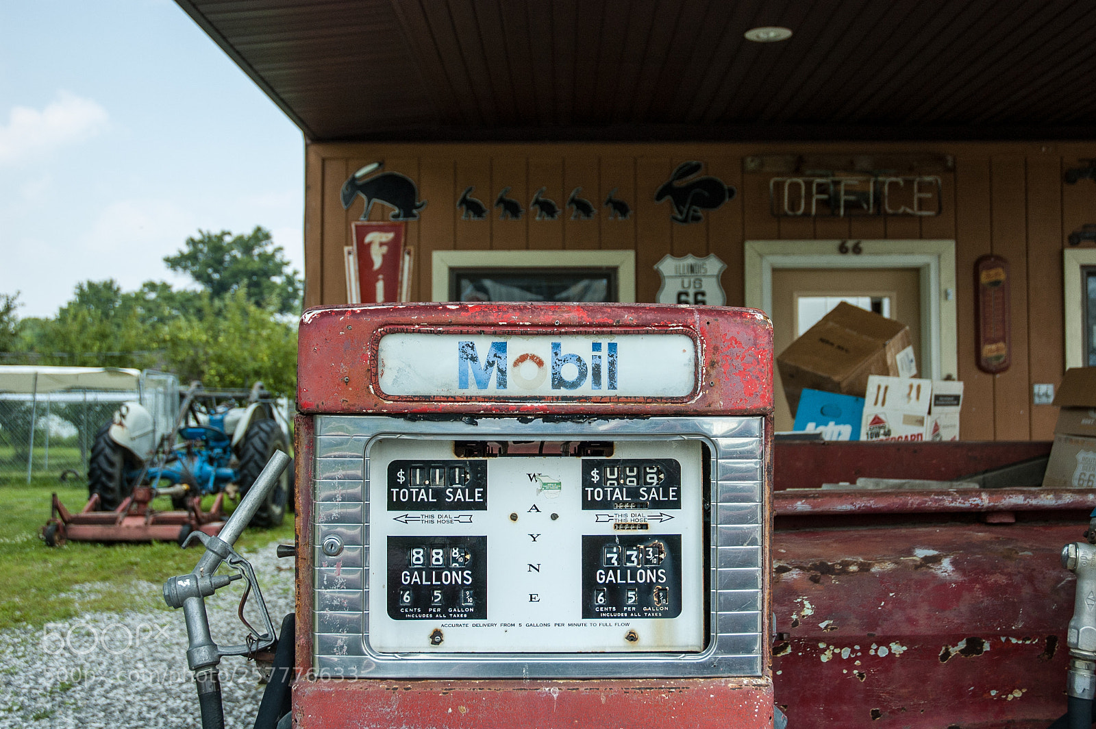 Nikon D70s sample photo. Vintage gas station photography