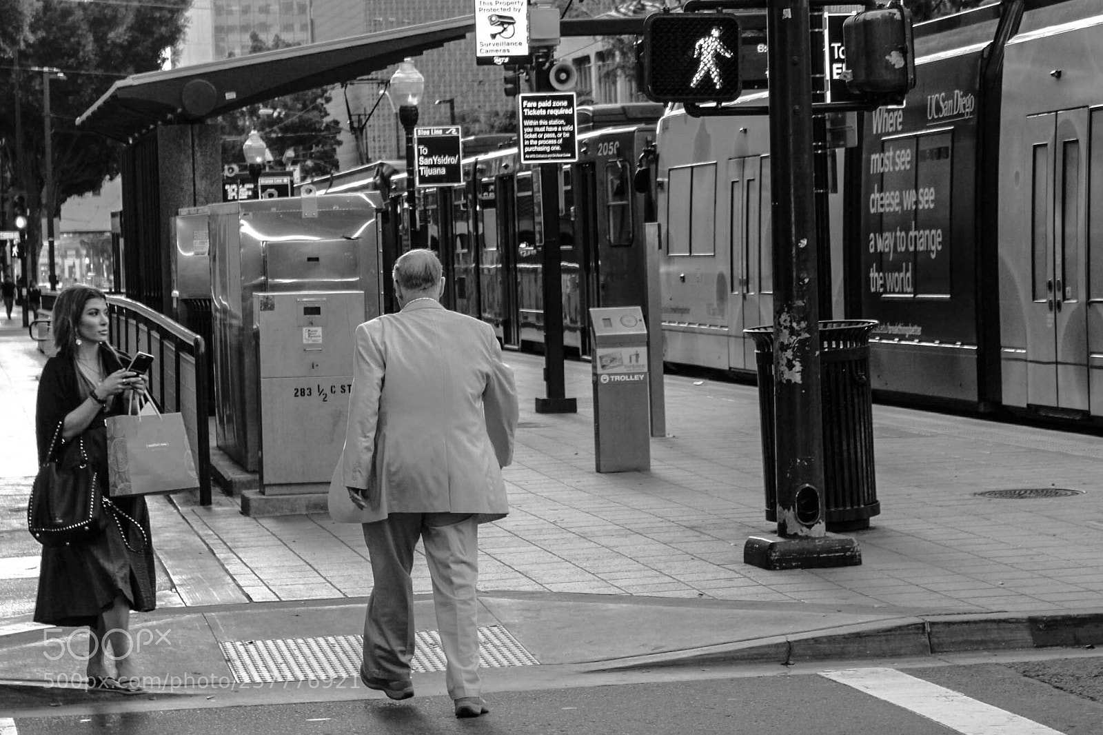 Canon EOS 700D (EOS Rebel T5i / EOS Kiss X7i) sample photo. The crosswalk photography