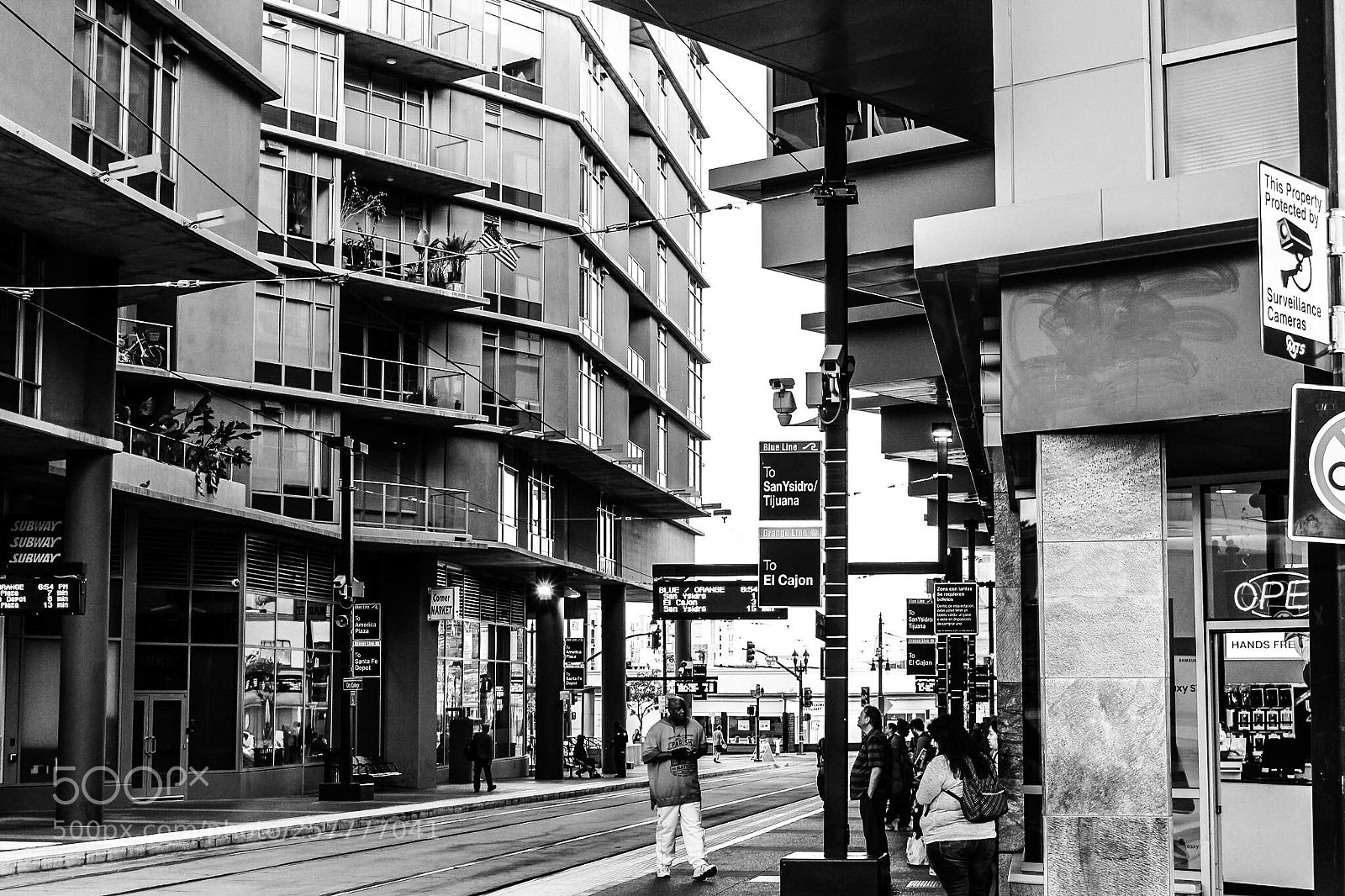 Canon EOS 700D (EOS Rebel T5i / EOS Kiss X7i) sample photo. Waiting for the tram photography