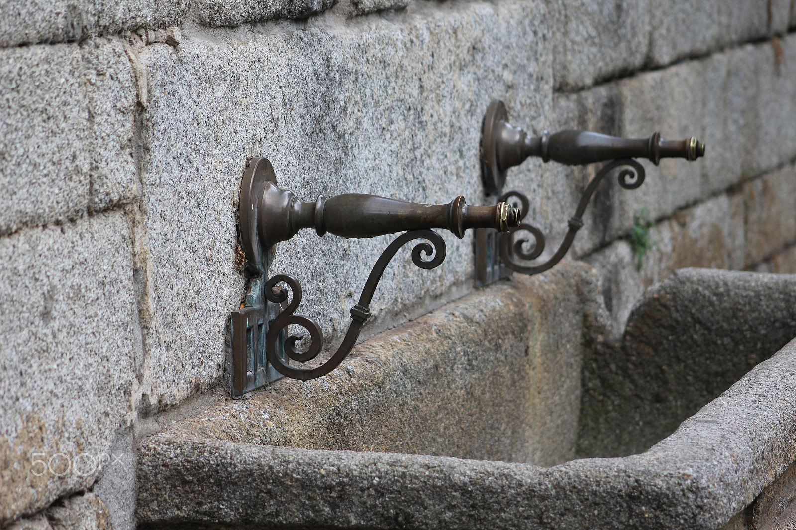 Canon EF 75-300mm f/4-5.6 USM sample photo. Old fountain photography