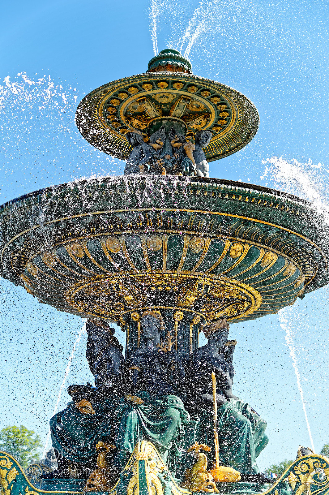 Nikon D3200 + Nikon AF-S DX Nikkor 35mm F1.8G sample photo. Fountain of the concorde photography