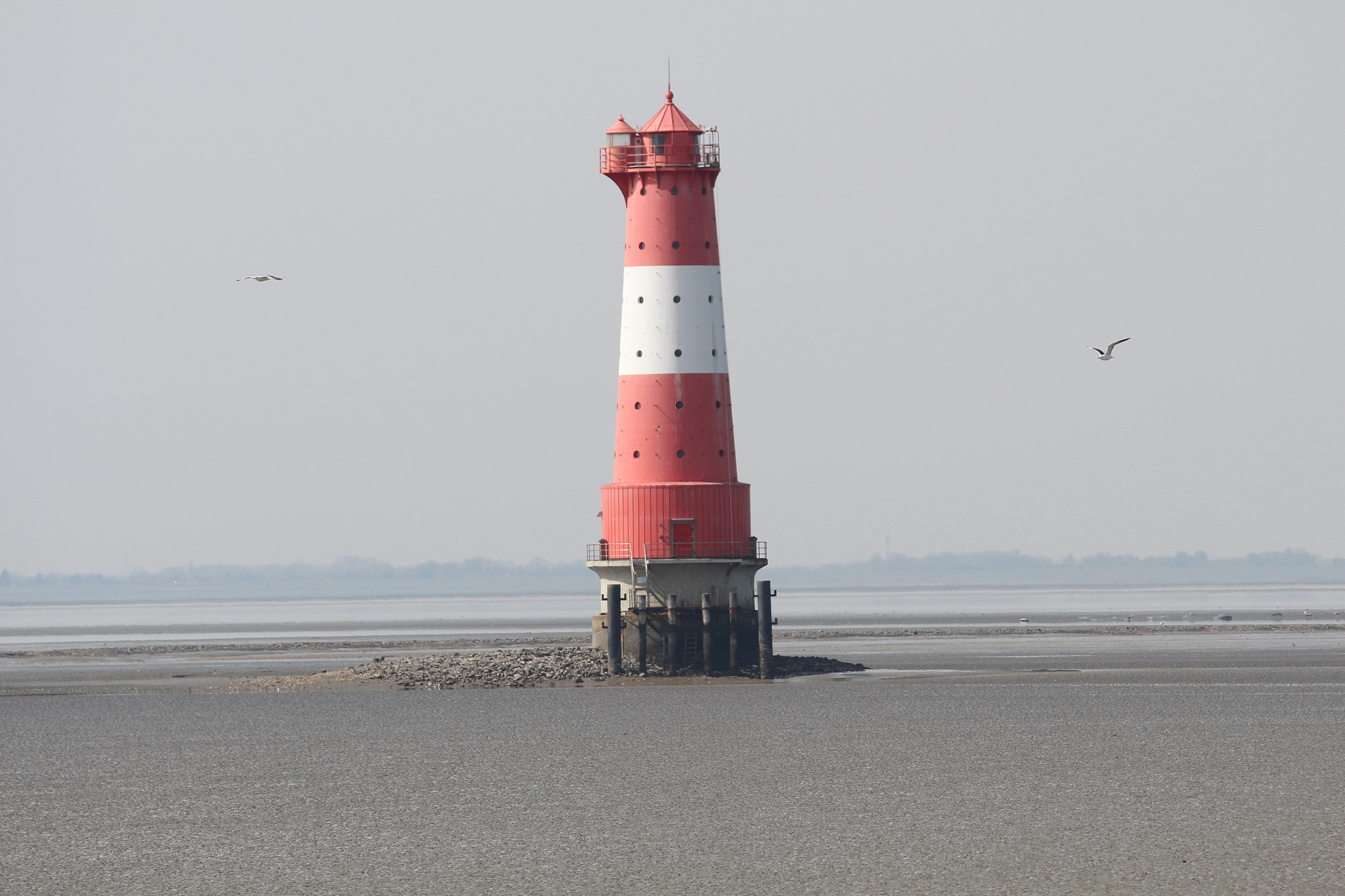 Canon EOS 650D (EOS Rebel T4i / EOS Kiss X6i) + Canon EF 70-200mm F4L IS USM sample photo. The lighthouse of angast in the bay of jadebusen photography