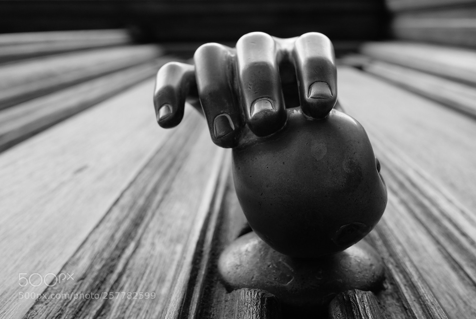 Fujifilm X70 sample photo. Perilla de la puerta photography