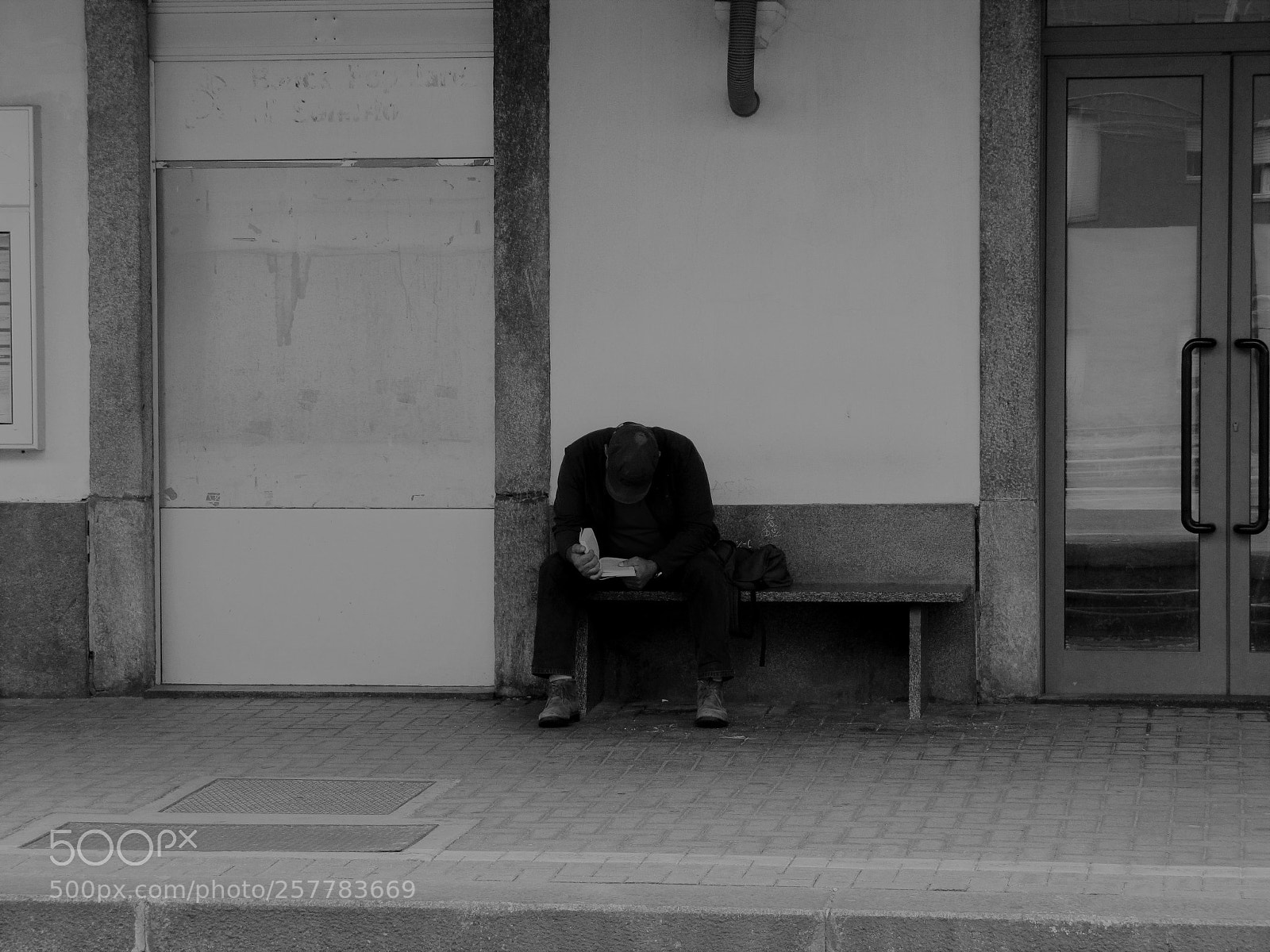 Canon PowerShot SX20 IS sample photo. Older man reading book photography