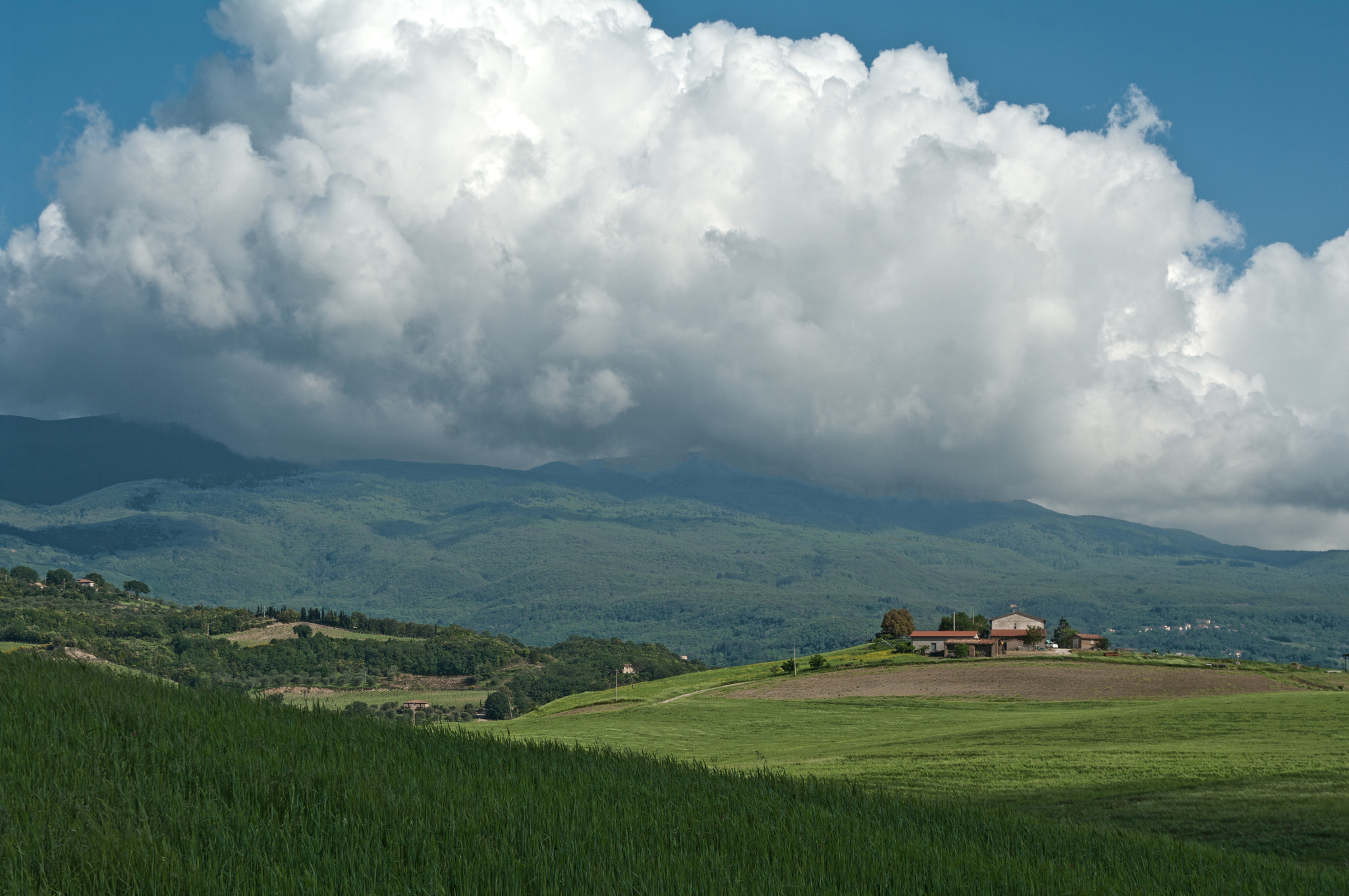 Pentax K20D sample photo. The countryside of gigantic clouds photography