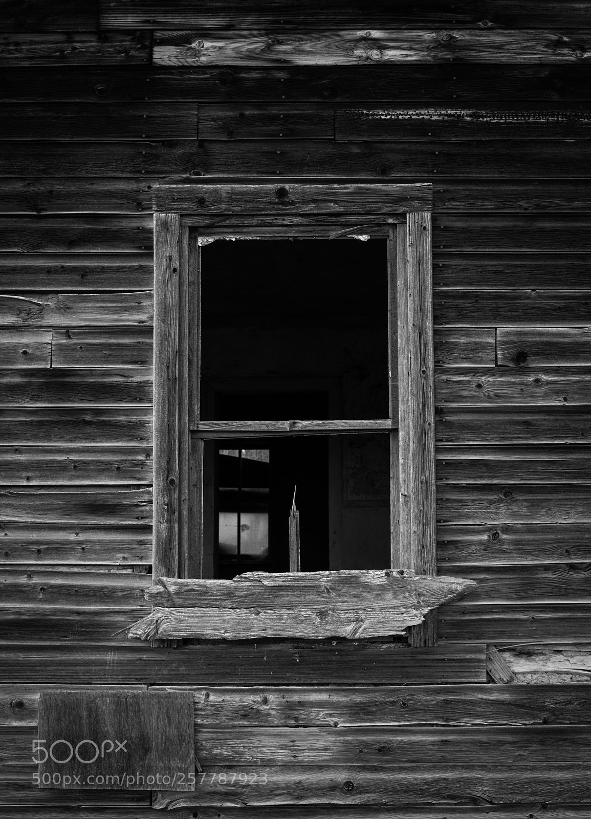 Nikon D810 sample photo. Window to an old photography