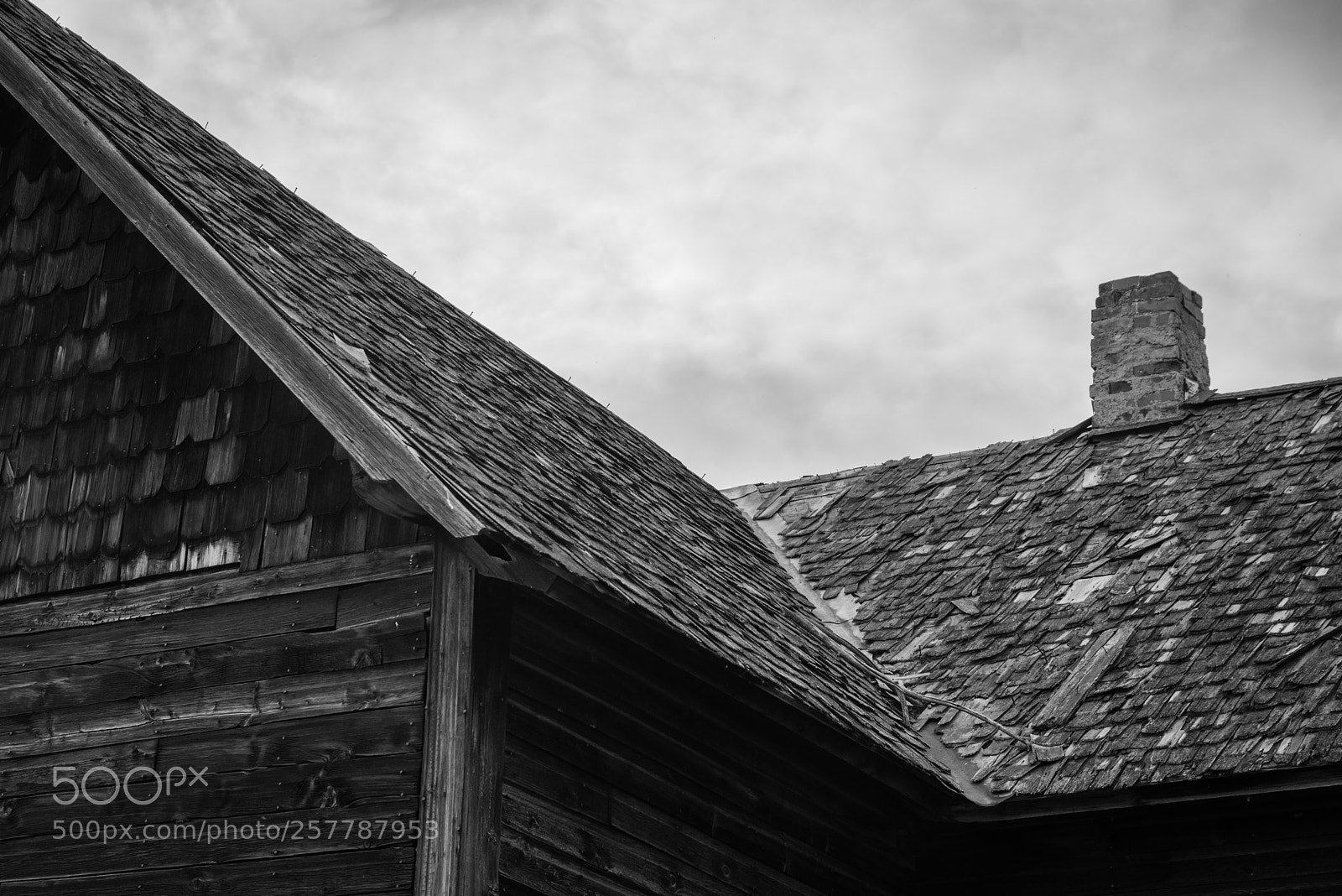Nikon D810 sample photo. Weathered roof and chimney photography