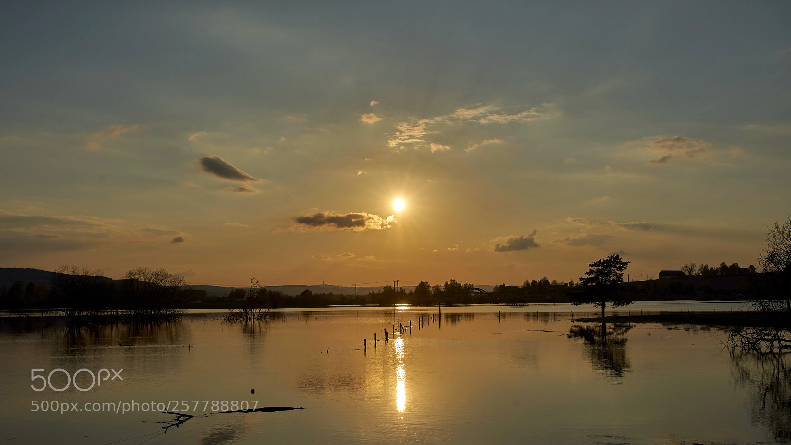 Sony a7 II sample photo. Sunset during flood season photography