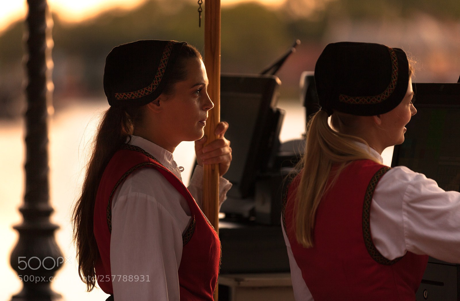 Canon EOS 5D Mark II sample photo. Intense look - street photography