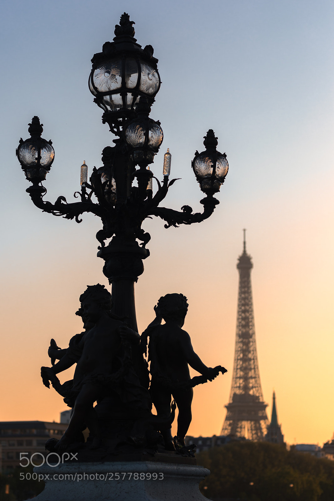 Canon EOS 5D Mark IV sample photo. Sunset in paris photography