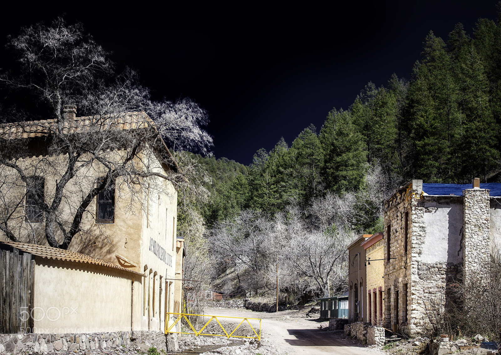 Canon EOS 5D Mark II sample photo. Ghost town photography