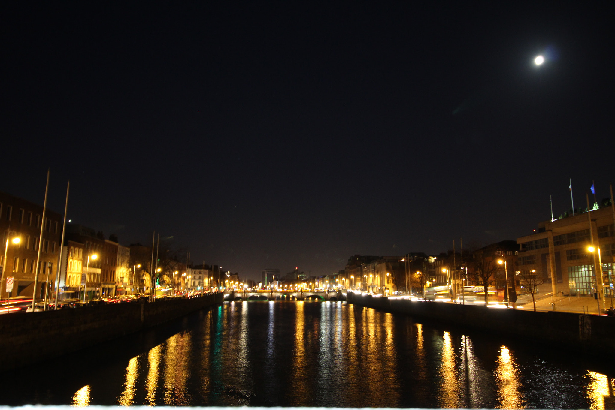 Canon EOS 1200D (EOS Rebel T5 / EOS Kiss X70 / EOS Hi) sample photo. Dublin by night photography