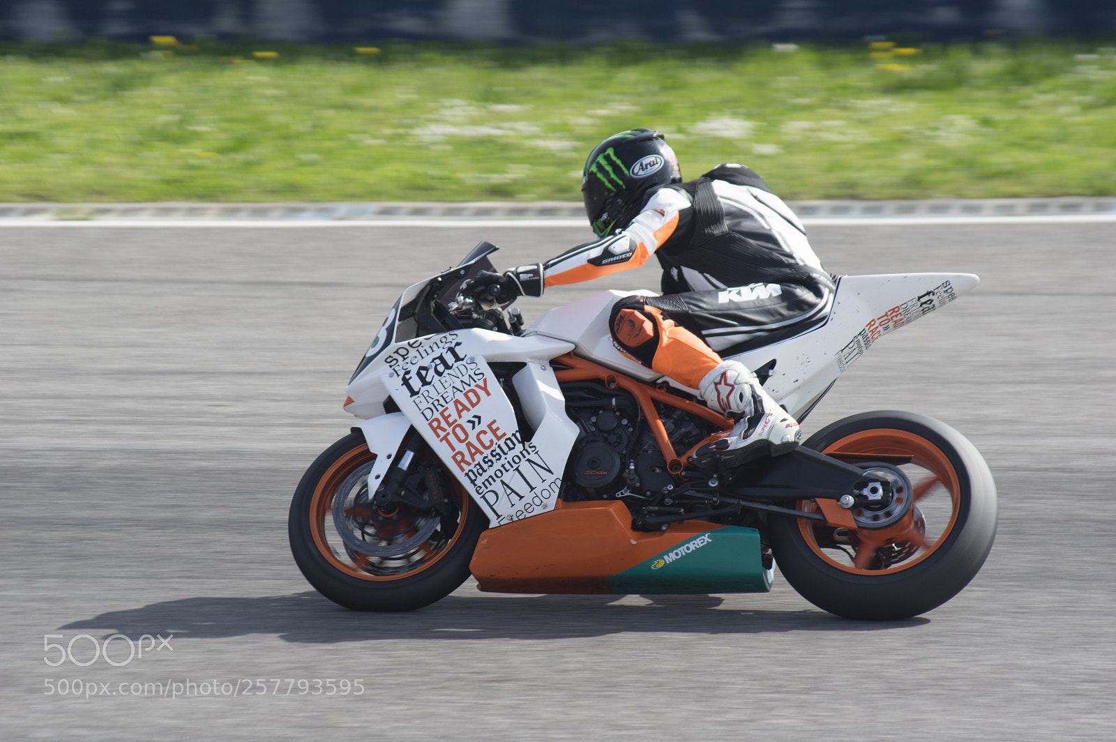 Pentax K-3 II sample photo. Run photography