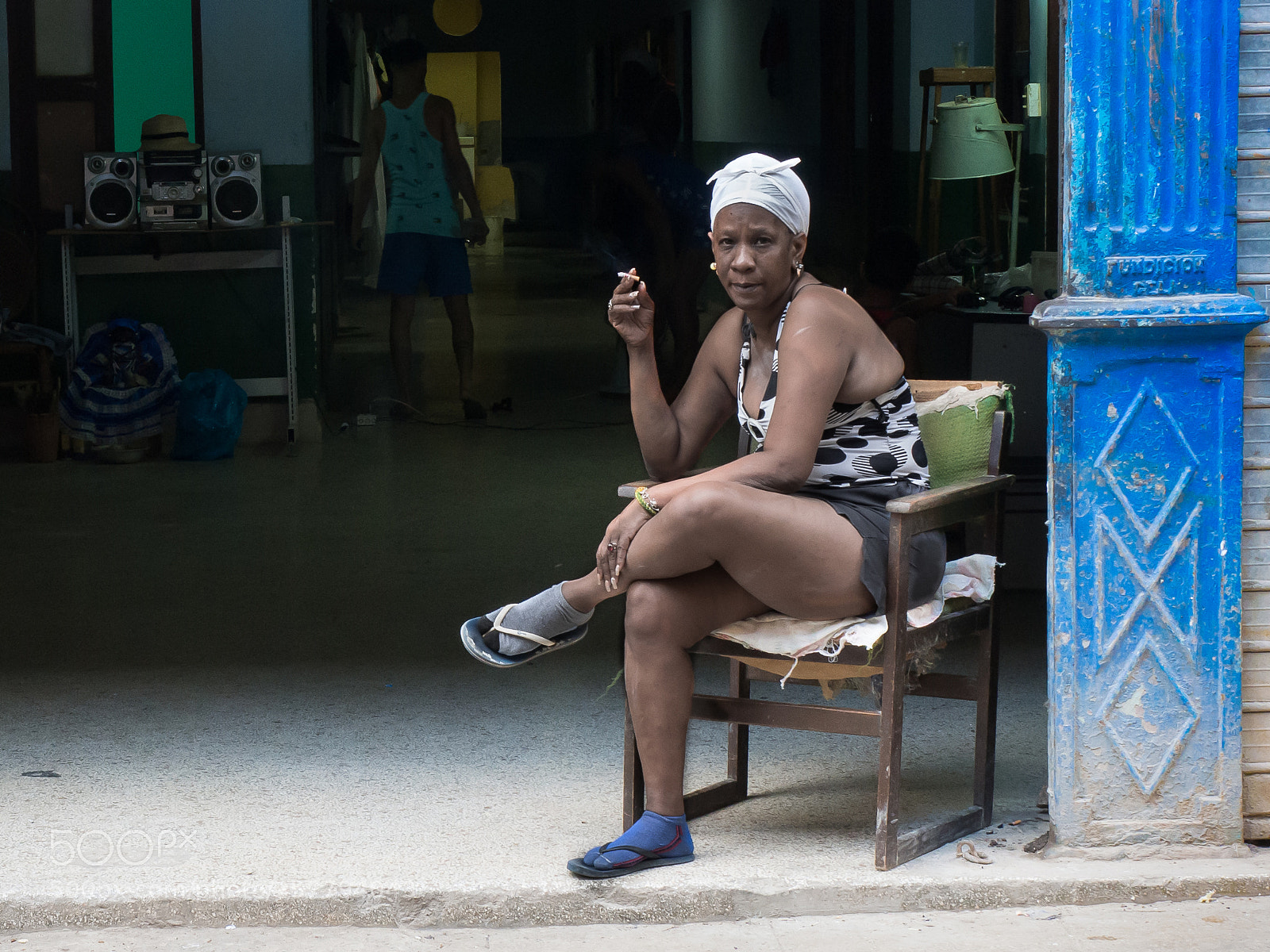 Olympus OM-D E-M10 II sample photo. Smoking. photography